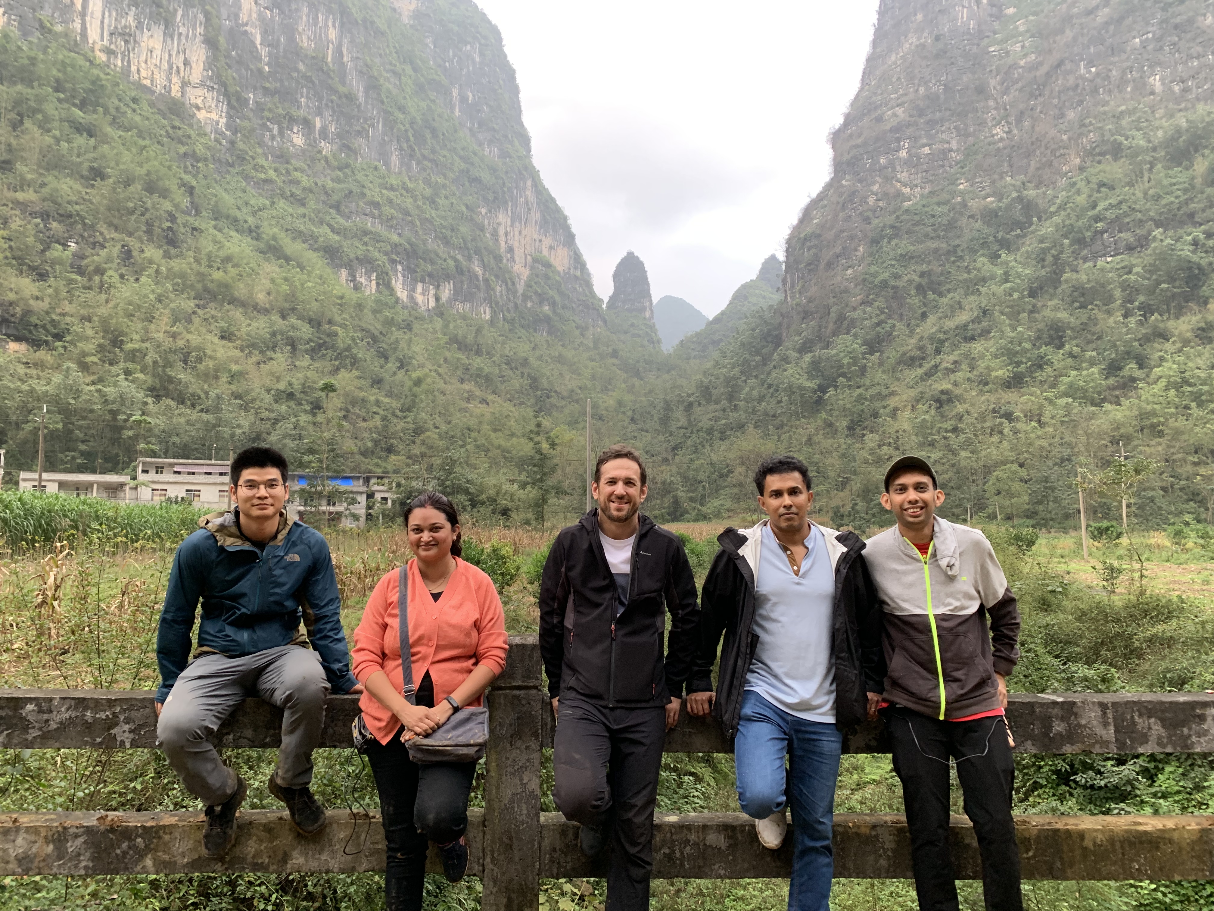 Márcio e equipe do laboratório do Dr. Madhava Meegaskumbura da University of Guangxi.