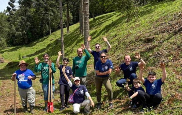 Hoje foi dia de Plantio DC em Curitiba! 🌳💙Em parceria com o Mater Natura – Instituto de Estudo (1)
